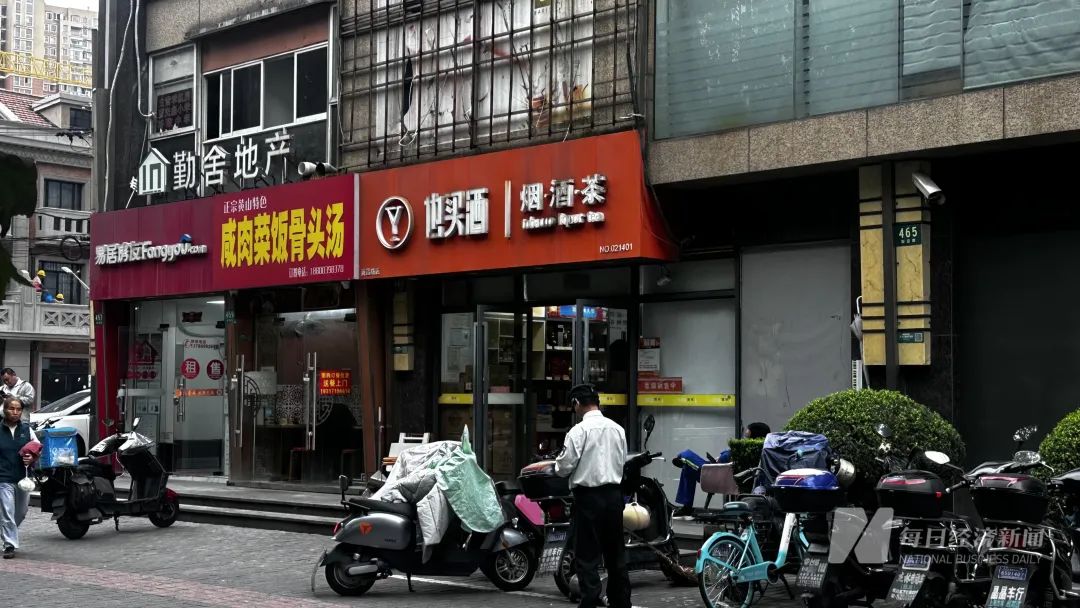 “拖欠底薪，没给提成”，知名酒商遭直播讨薪！沪杭均有门店关闭，旗下直播公司欠着房租悄悄搬走了